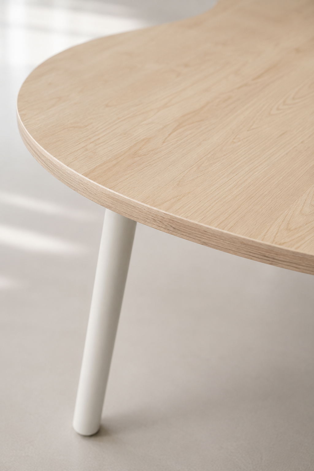 Detalle de madera del mobiliario escolar Mobens